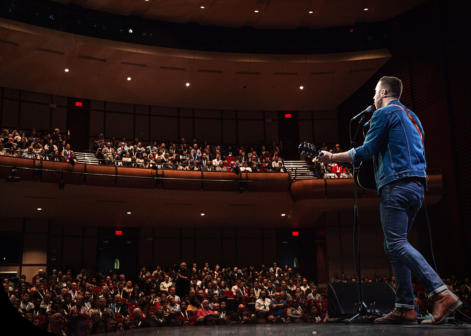 Peter Katz on stage, Keynote Concert