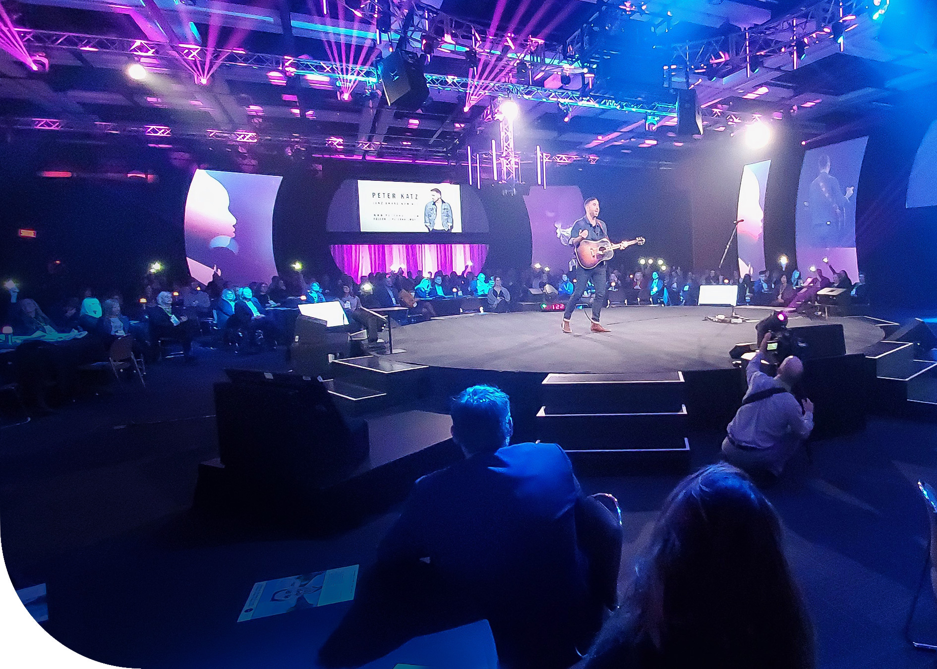 JUNO-nominated singer-songwriter, keynote speaker, and facilitator Peter Katz